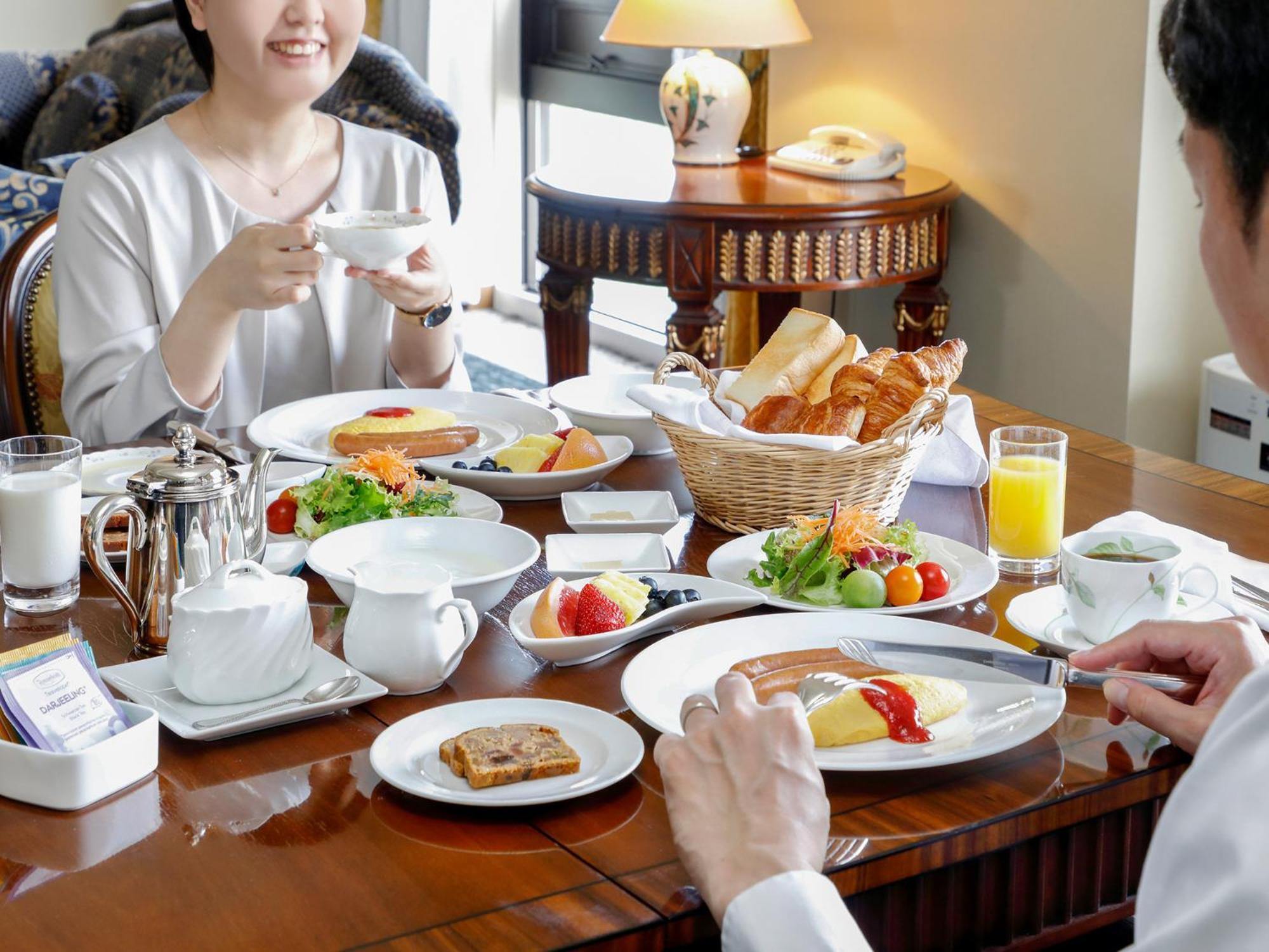 Premier Hotel -Tsubaki- סאפורו חדר תמונה A breakfast buffet at a hotel