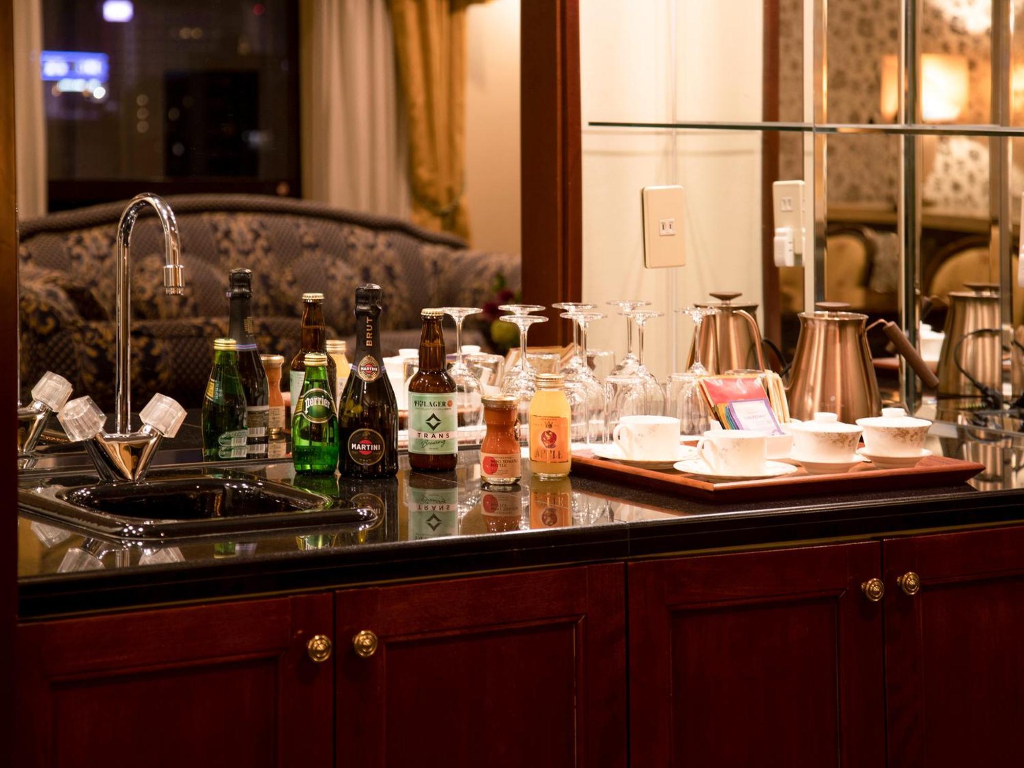 Premier Hotel -Tsubaki- סאפורו חדר תמונה A wet bar