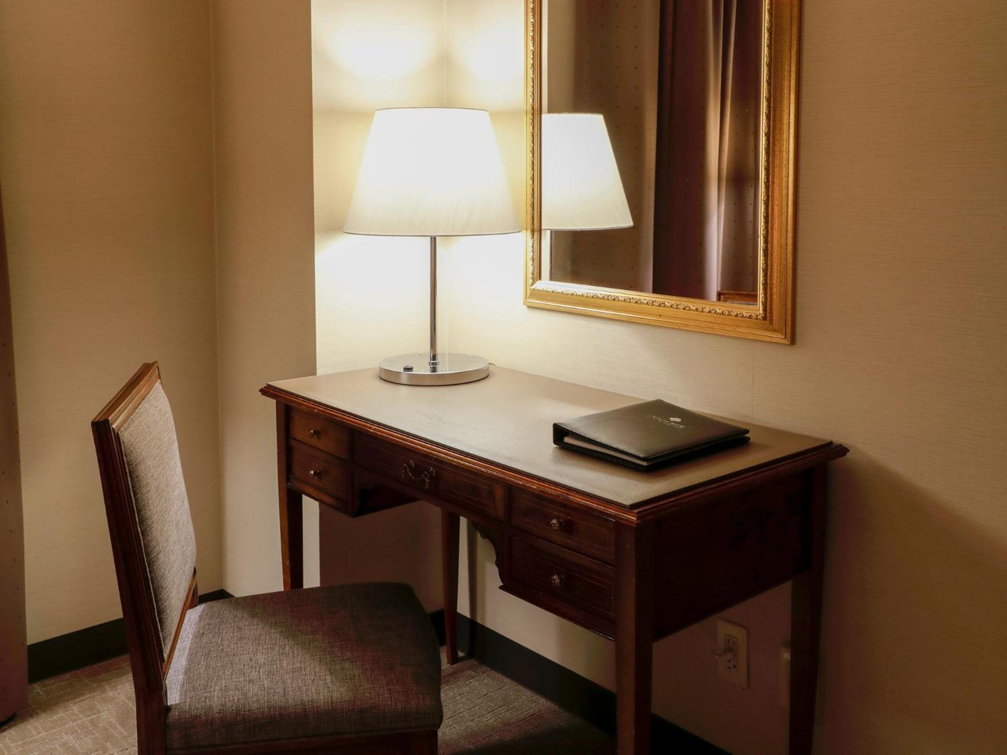 Premier Hotel -Tsubaki- סאפורו מראה חיצוני תמונה A writing desk