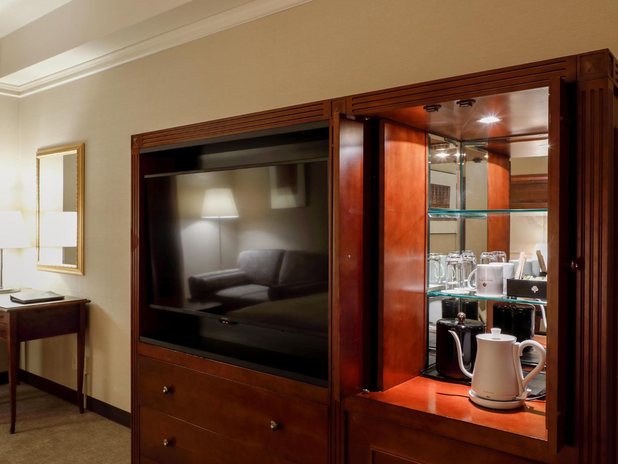 Premier Hotel -Tsubaki- סאפורו מראה חיצוני תמונה A television in a hotel room